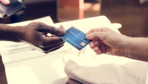 See the difference between checkouts of e-commerce platforms. 14 great stores to follow the example of
